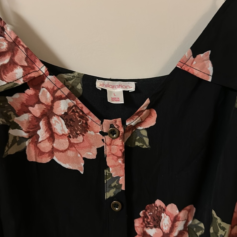 Beautiful maxi dress with roses - Picture 2 of 7